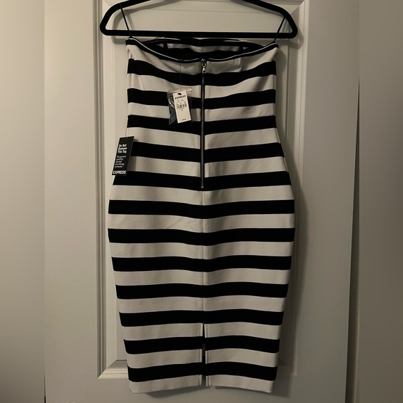 Express Stripped Midi Dress - Picture 5 of 5